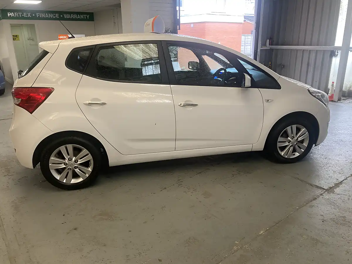 Used 2014 Hyundai IX20 Active White - Interior and Exterior details 6