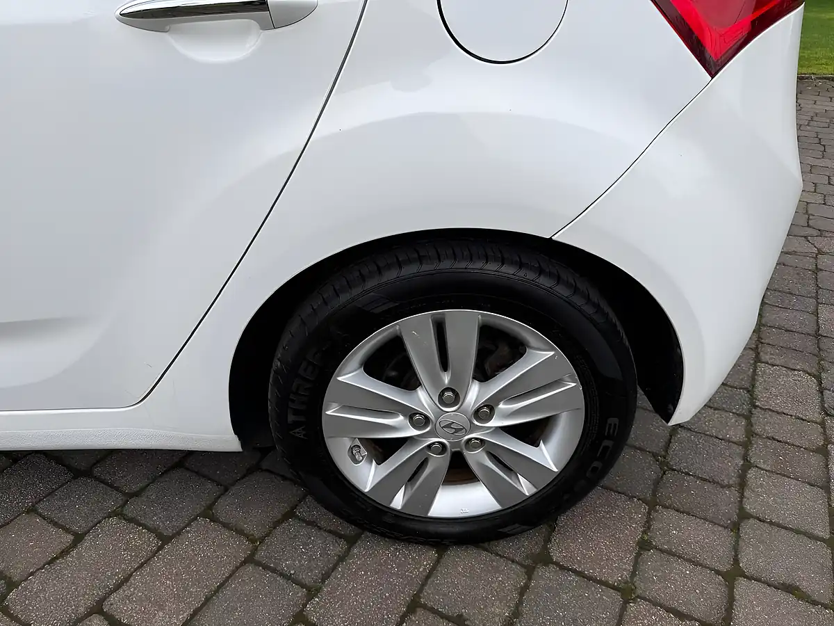 Used 2014 Hyundai ix20 Style White - Interior and Exterior details 11