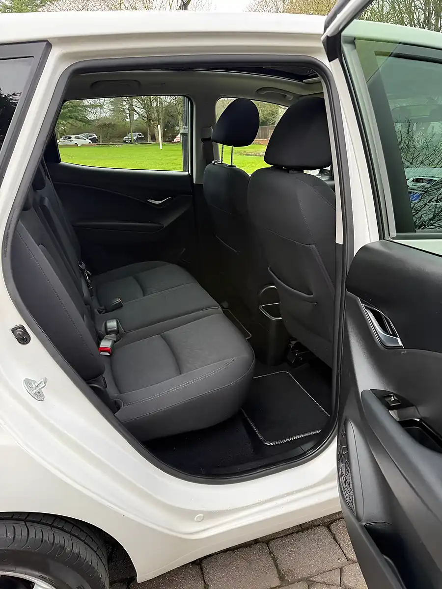Used 2014 Hyundai ix20 Style White - Interior and Exterior details 13