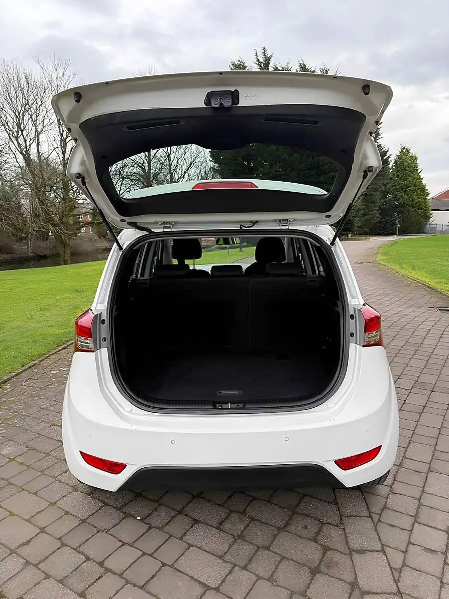 Used 2014 Hyundai ix20 Style White - Interior and Exterior details 14