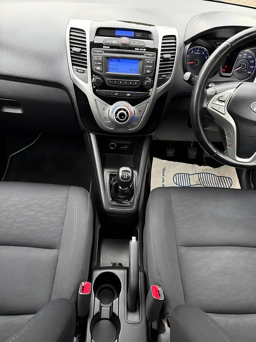 Used 2014 Hyundai ix20 Style White - Interior and Exterior details 17