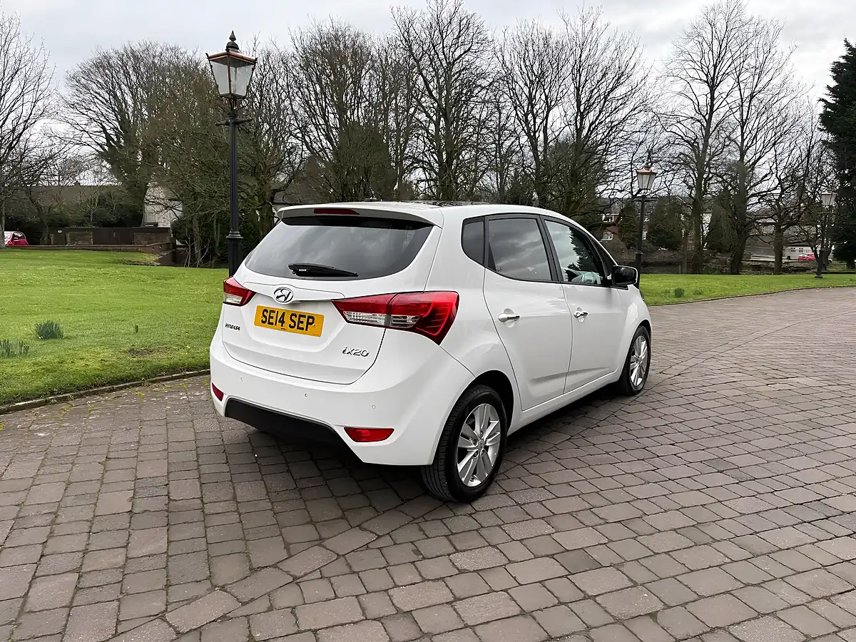 Used 2014 Hyundai ix20 Style White - Interior and Exterior details 3