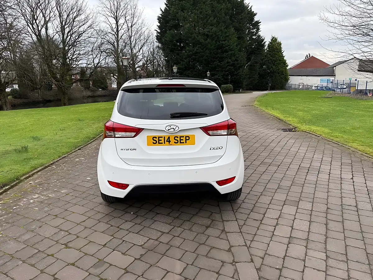 Used 2014 Hyundai ix20 Style White - Interior and Exterior details 4