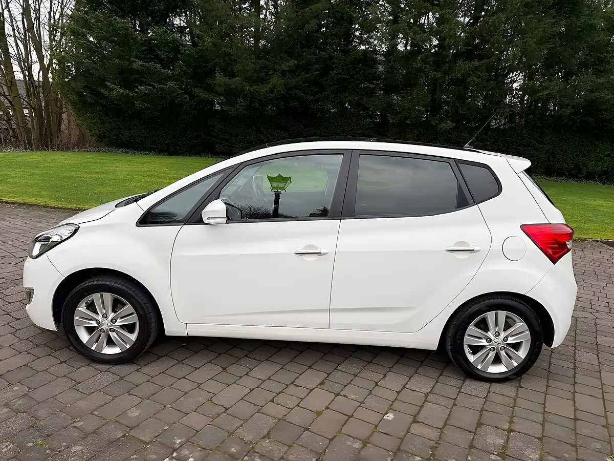 Used 2014 Hyundai ix20 Style White - Interior and Exterior details 6