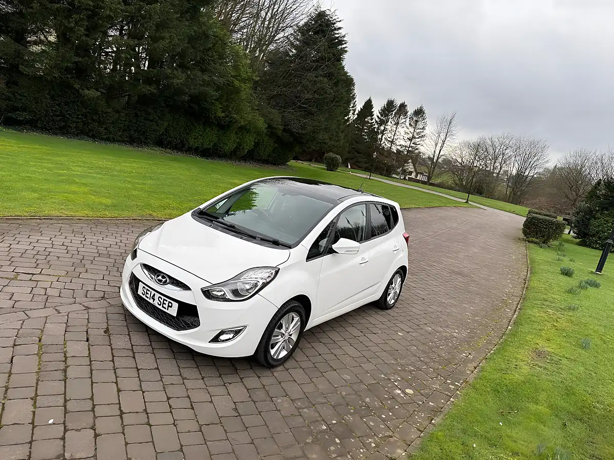 Used 2014 Hyundai ix20 Style White - Interior and Exterior details 7