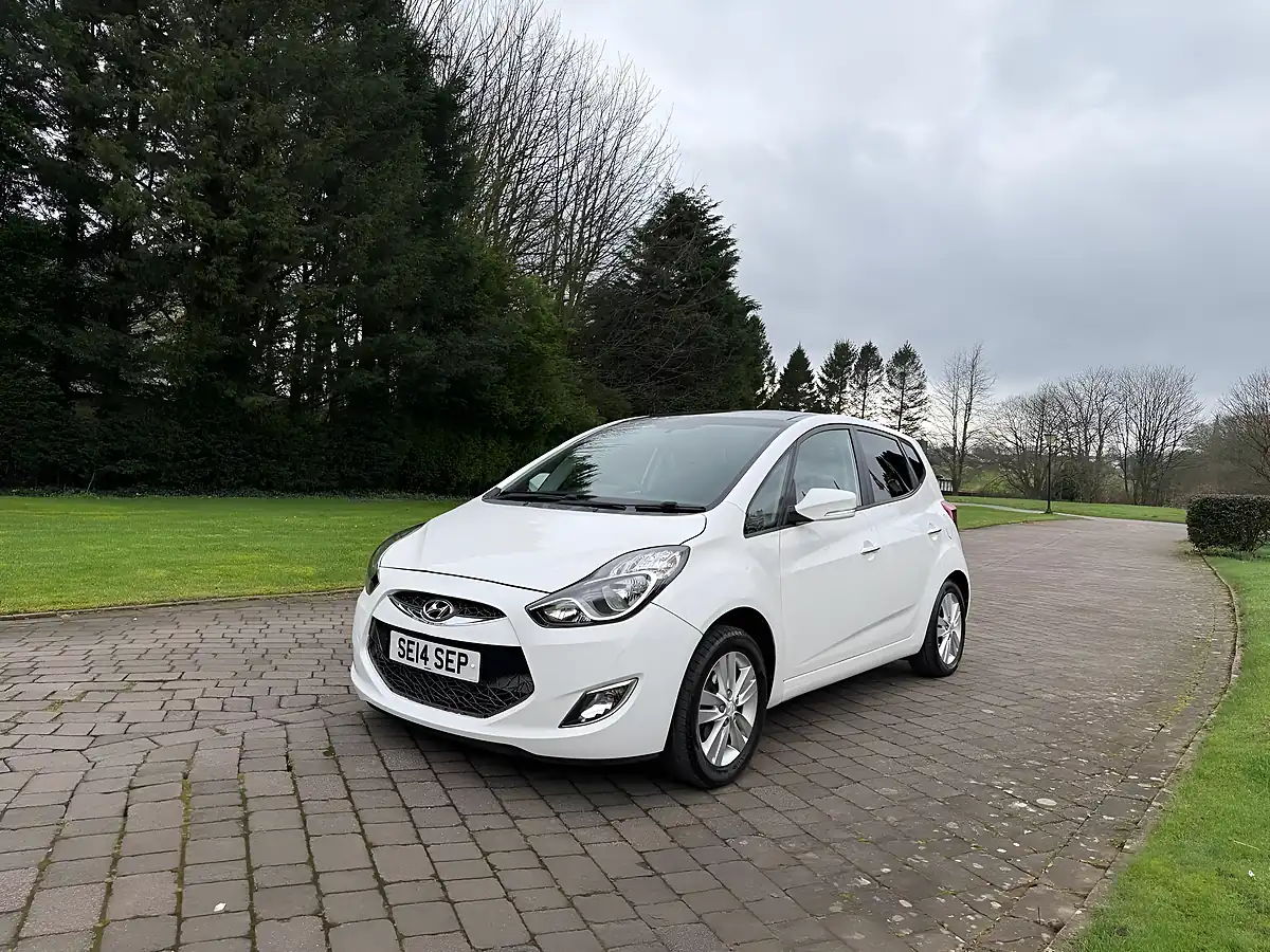Used 2014 Hyundai ix20 Style White - Interior and Exterior details 8
