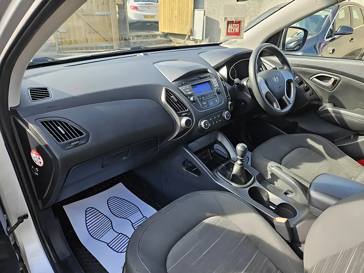 Used 2014 Hyundai IX35 S Silver - Interior and Exterior details 16