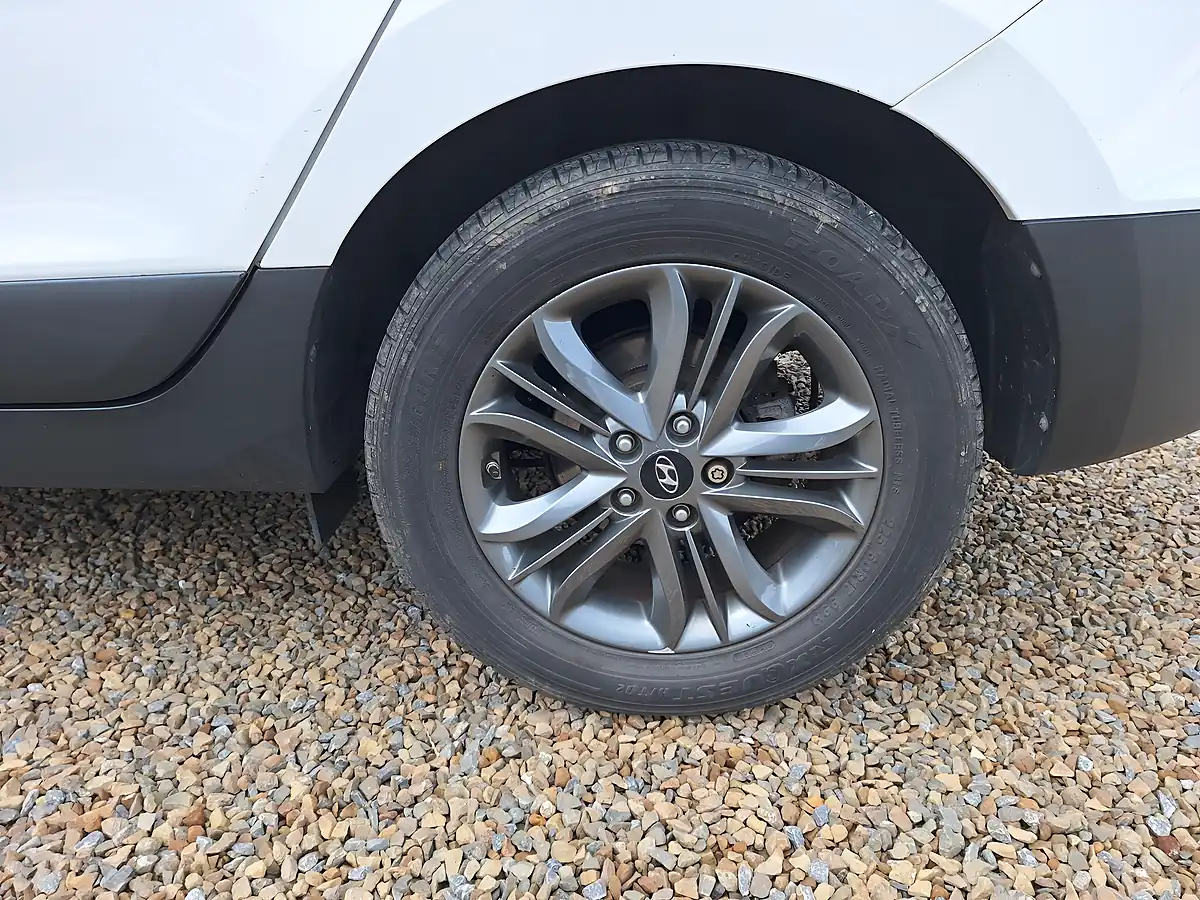 Used 2014 Hyundai IX35 Se White - Interior and Exterior details 10