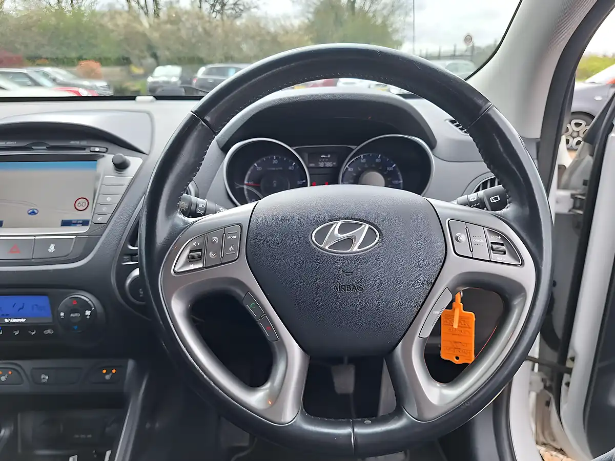 Used 2014 Hyundai IX35 Se White - Interior and Exterior details 11