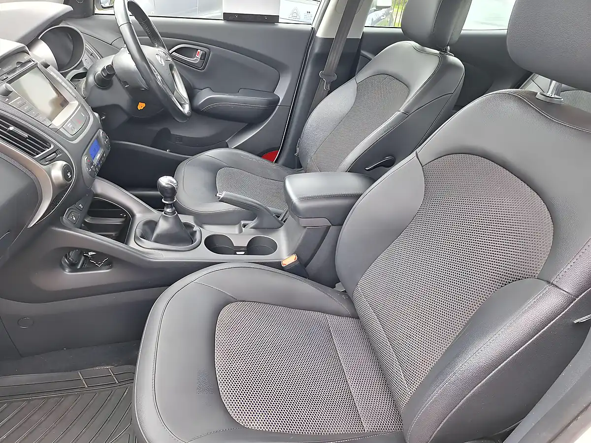 Used 2014 Hyundai IX35 Se White - Interior and Exterior details 6