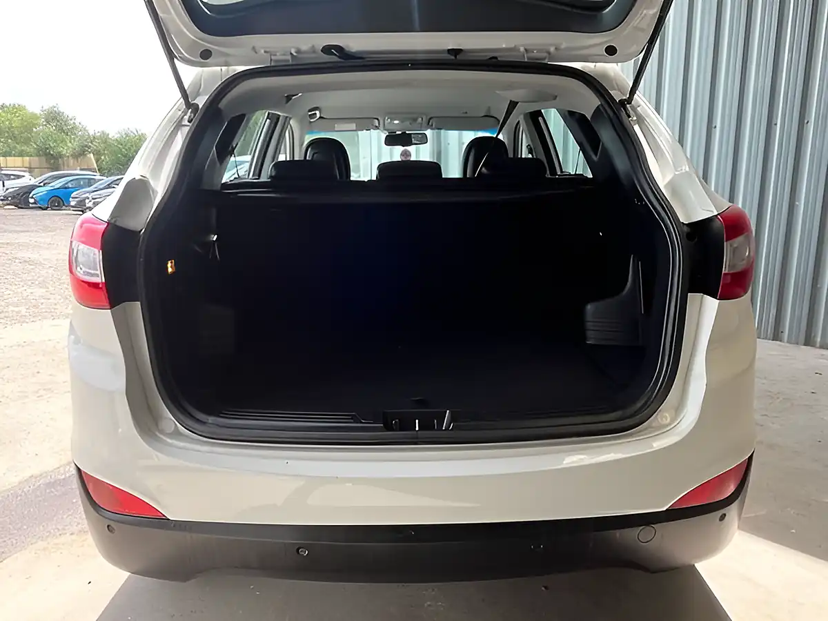 Used 2014 Hyundai Ix35 Se White - Interior and Exterior details 12
