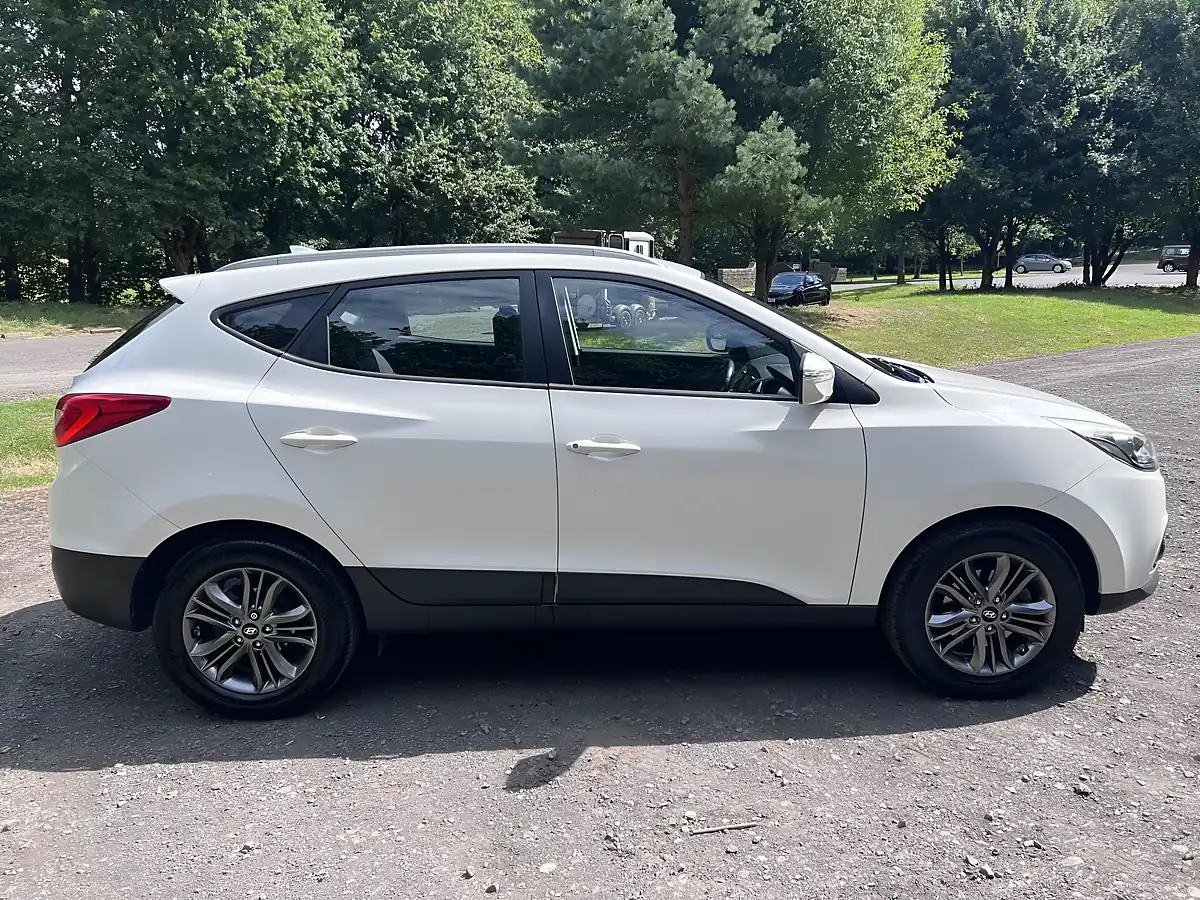 Used 2014 Hyundai IX35 Se White - Interior and Exterior details 6