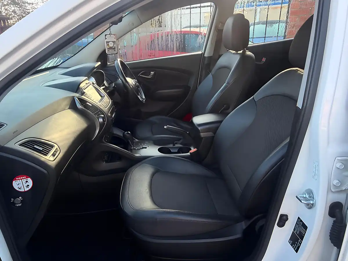 Used 2014 Hyundai IX35 Se White - Interior and Exterior details 11