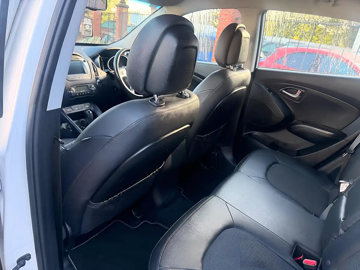 Used 2014 Hyundai IX35 Se White - Interior and Exterior details 13