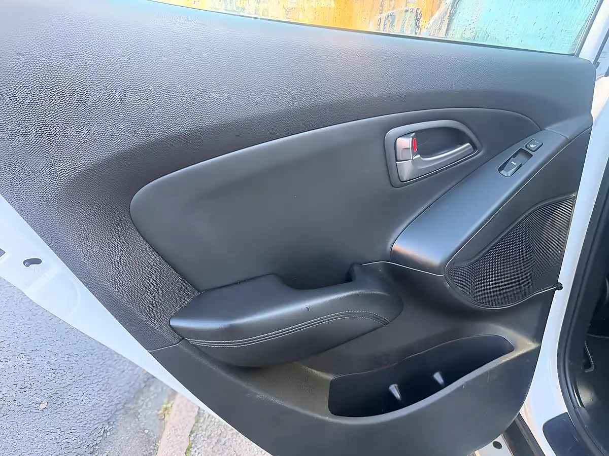 Used 2014 Hyundai IX35 Se White - Interior and Exterior details 14