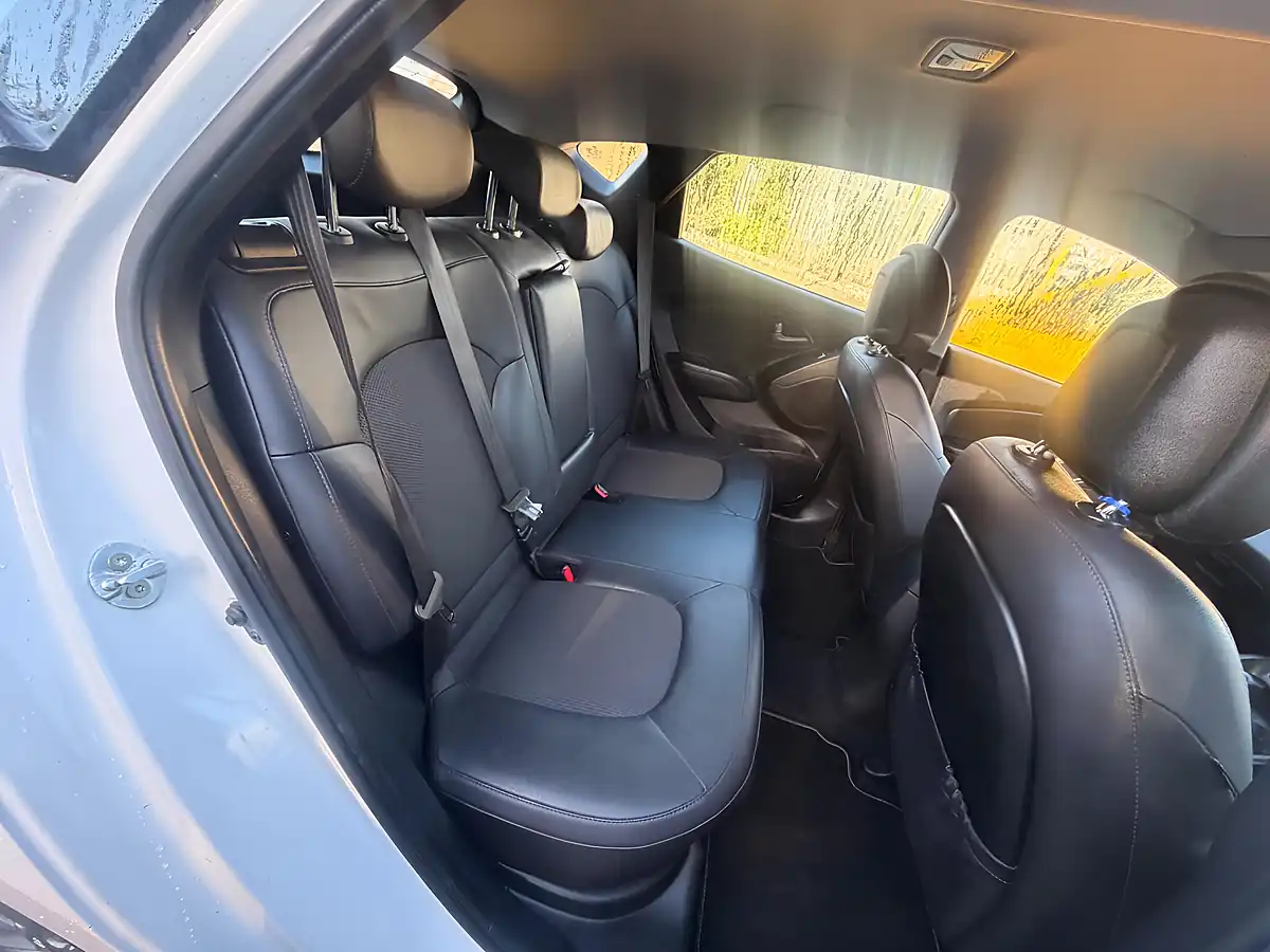 Used 2014 Hyundai IX35 Se White - Interior and Exterior details 17