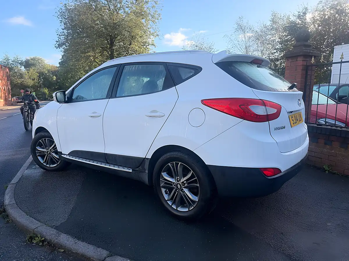 Used 2014 Hyundai IX35 Se White - Interior and Exterior details 9
