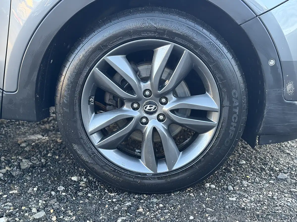 Used 2014 Hyundai Santa Fe Premium Se Silver - Interior and Exterior details 9