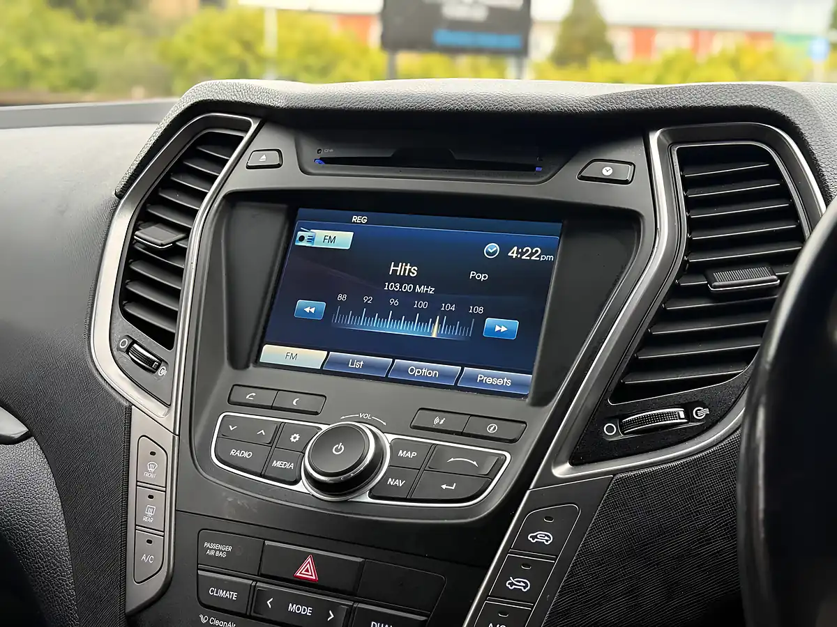 Used 2014 Hyundai Santa Fe Premium Silver - Interior and Exterior details 17