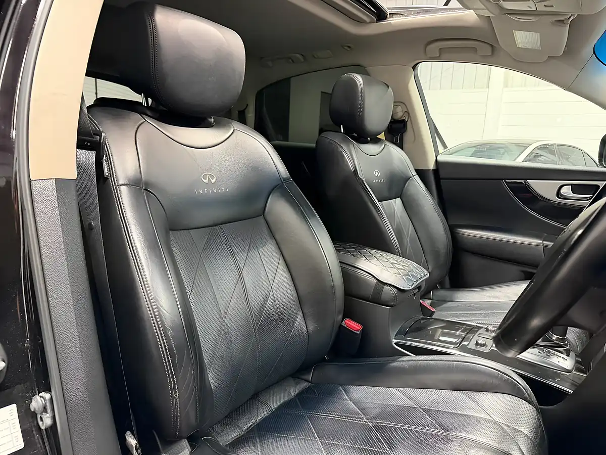 Used 2014 Infiniti QX70 GT Black - Interior and Exterior details 15