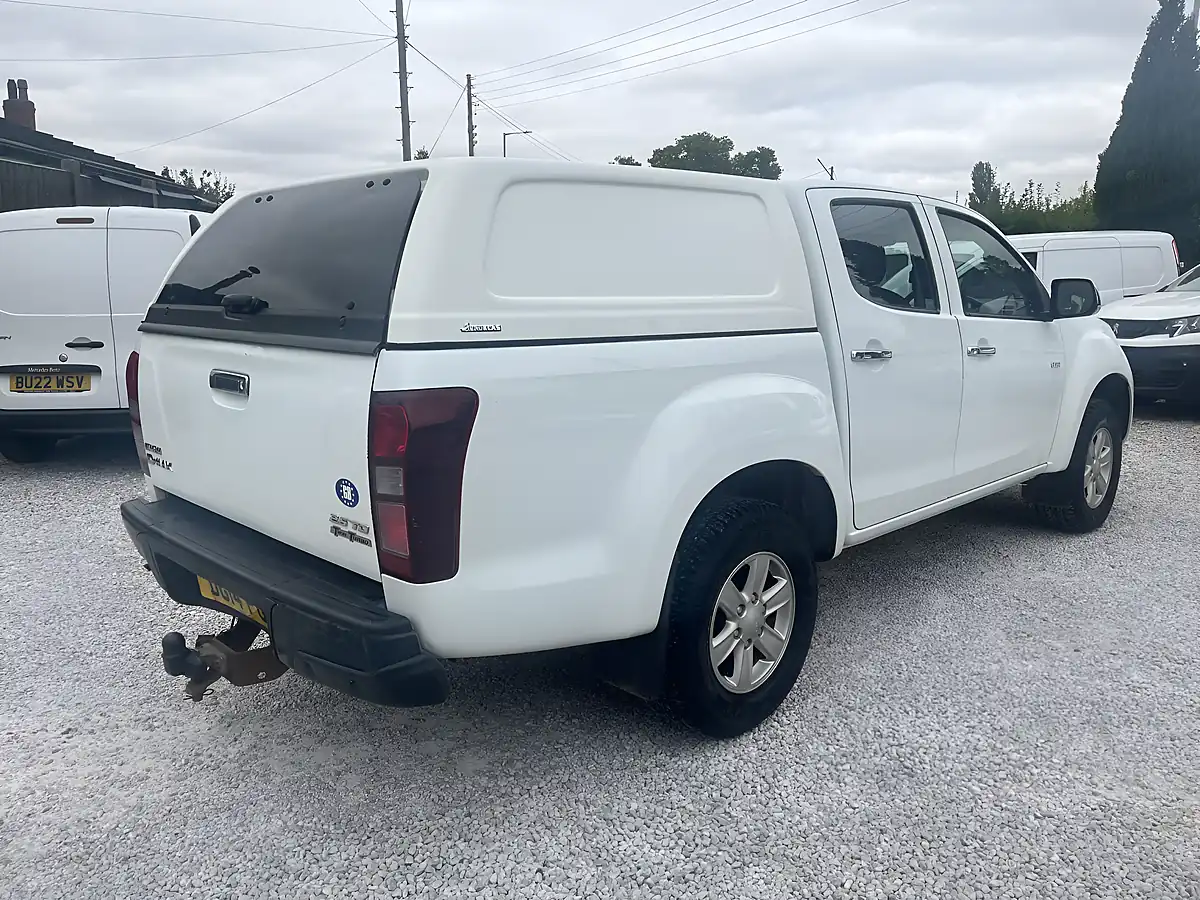Used 2014 Isuzu D-Max Eiger White - Interior and Exterior details 12