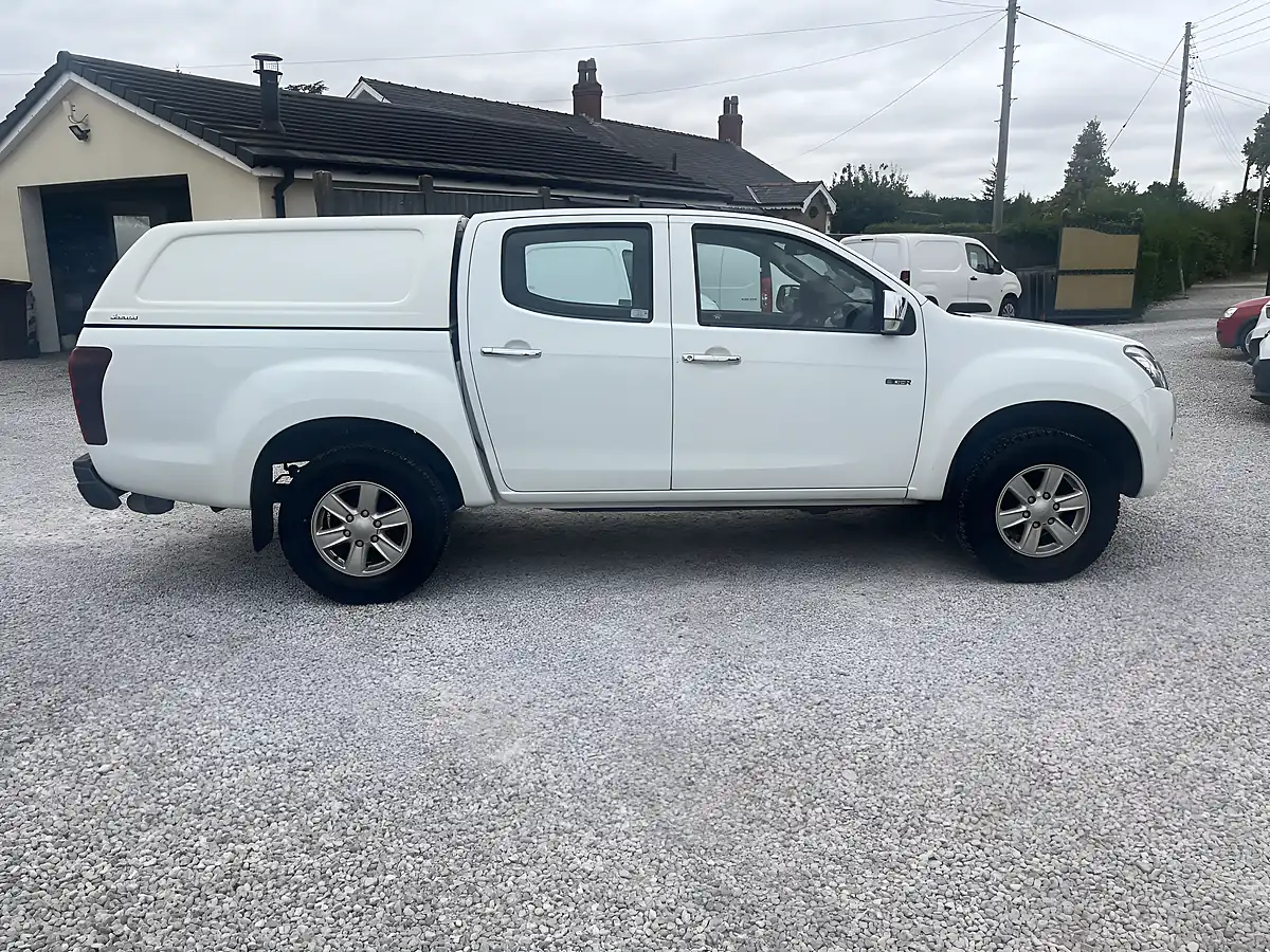 Used 2014 Isuzu D-Max Eiger White - Interior and Exterior details 13