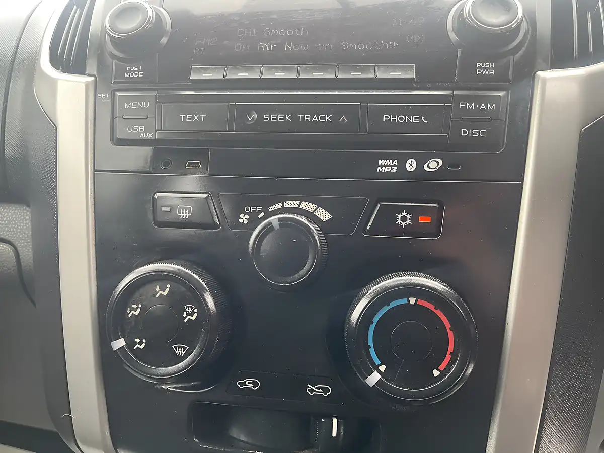 Used 2014 Isuzu D-Max Eiger White - Interior and Exterior details 15