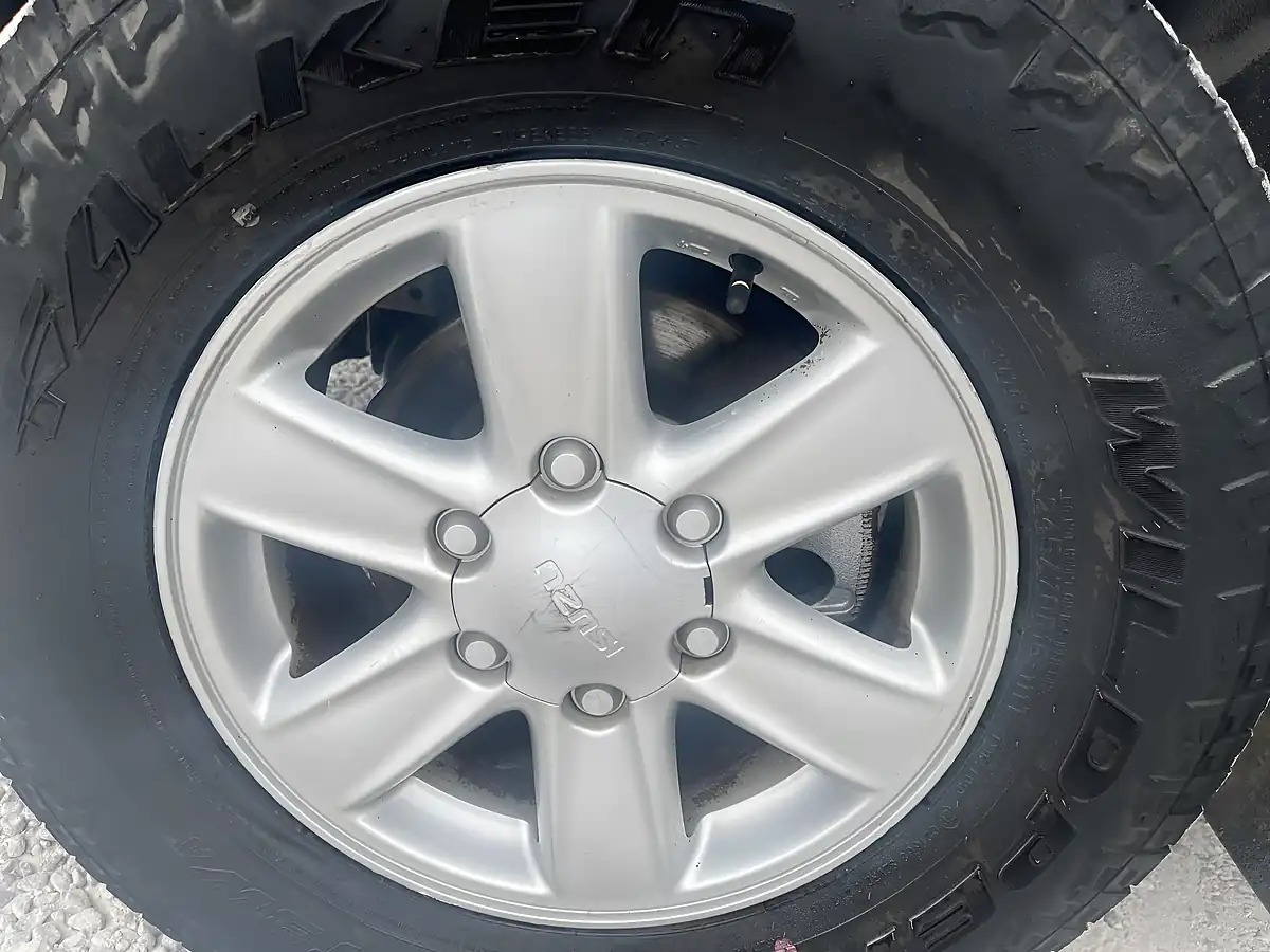 Used 2014 Isuzu D-Max Eiger White - Interior and Exterior details 20