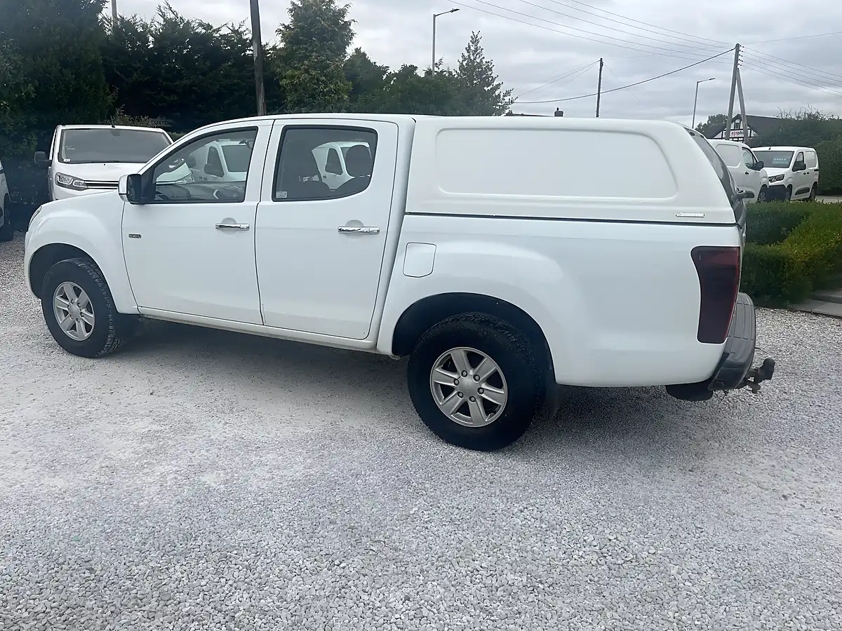 Used 2014 Isuzu D-Max Eiger White - Interior and Exterior details 9