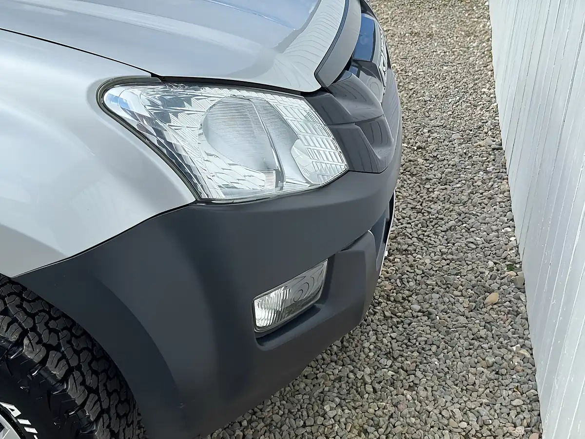 Used 2014 Isuzu D-Max Pickup Silver - Interior and Exterior details 10