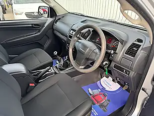 Used 2014 Isuzu D-Max Pickup Silver - Interior and Exterior details 16