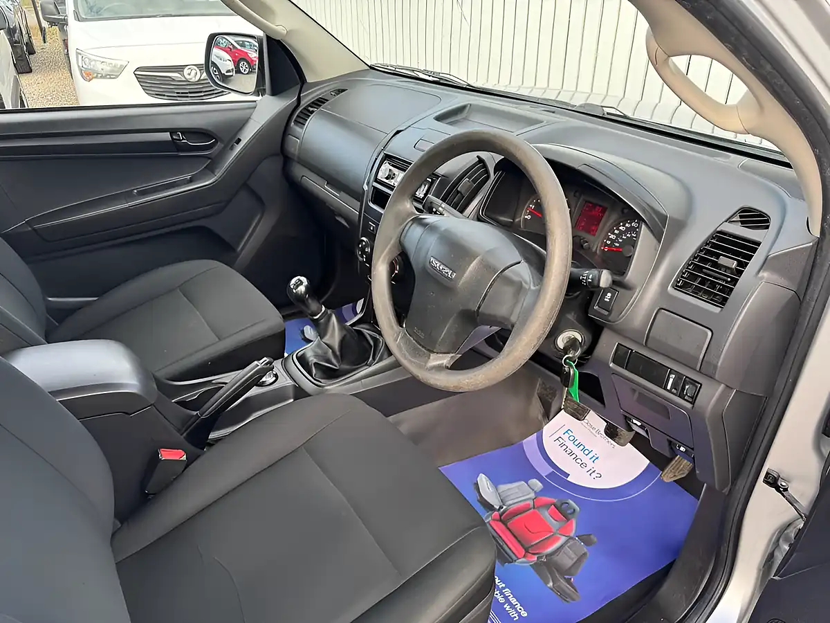 Used 2014 Isuzu D-Max Pickup Silver - Interior and Exterior details 16