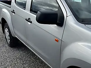 Used 2014 Isuzu D-Max Pickup Silver - Interior and Exterior details 9
