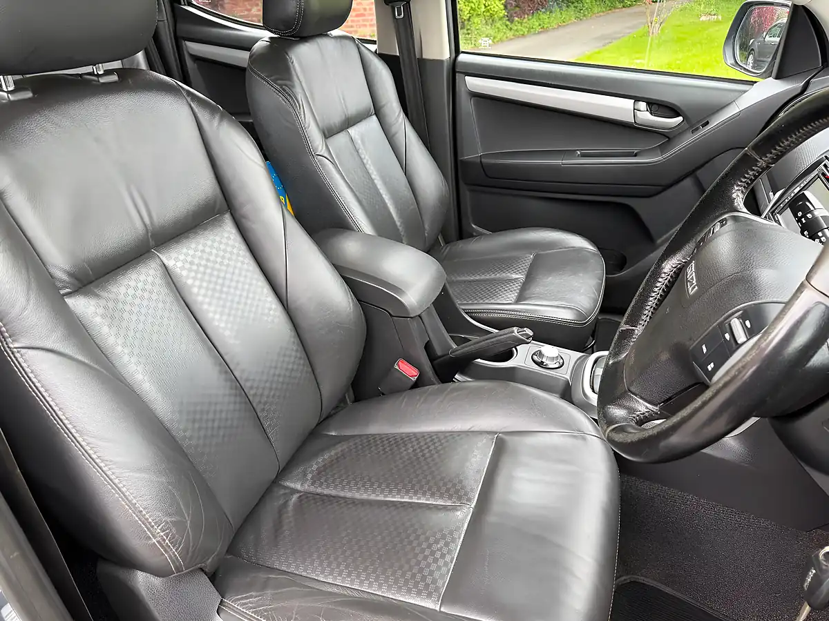 Used 2014 Isuzu D-Max Utah Grey - Interior and Exterior details 10