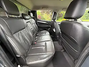 Used 2014 Isuzu D-Max Utah Grey - Interior and Exterior details 12