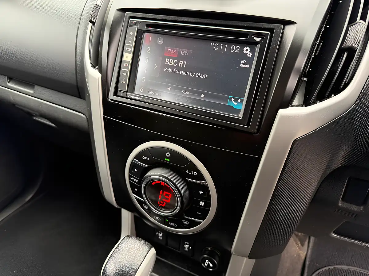 Used 2014 Isuzu D-Max Utah Grey - Interior and Exterior details 13