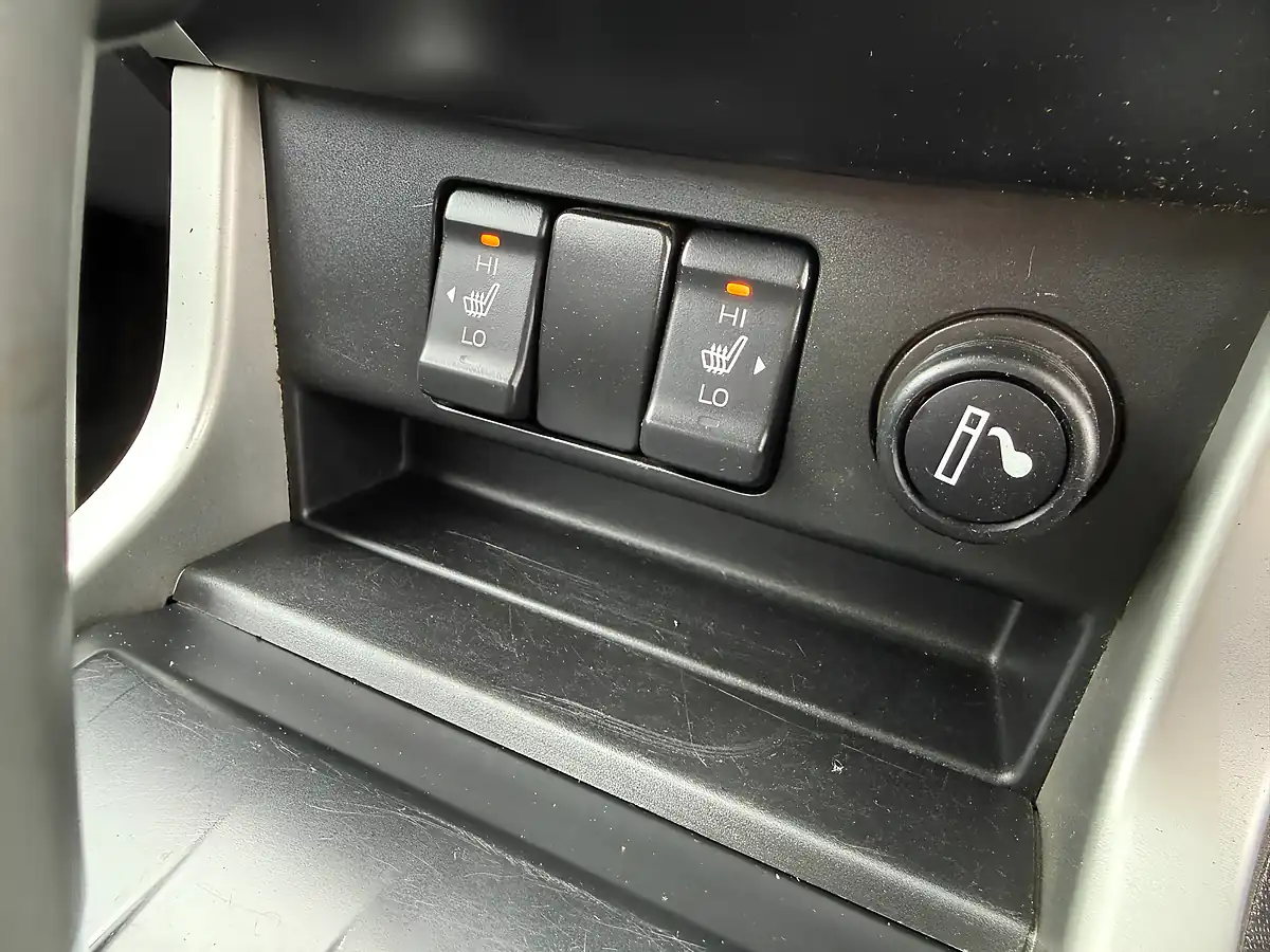 Used 2014 Isuzu D-Max Utah Grey - Interior and Exterior details 14