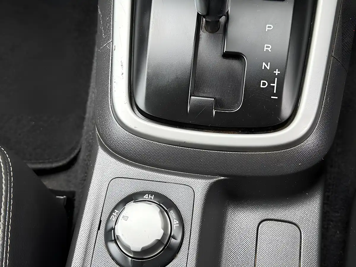 Used 2014 Isuzu D-Max Utah Grey - Interior and Exterior details 15