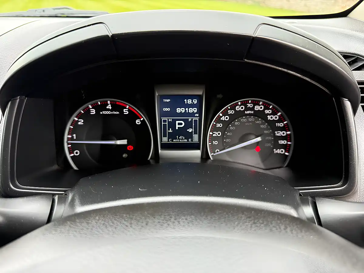 Used 2014 Isuzu D-Max Utah Grey - Interior and Exterior details 16