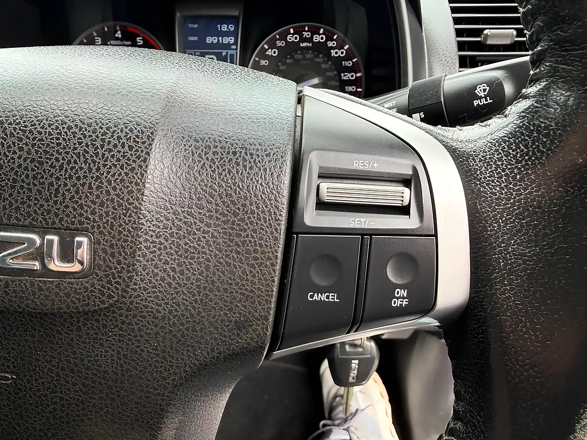 Used 2014 Isuzu D-Max Utah Grey - Interior and Exterior details 18