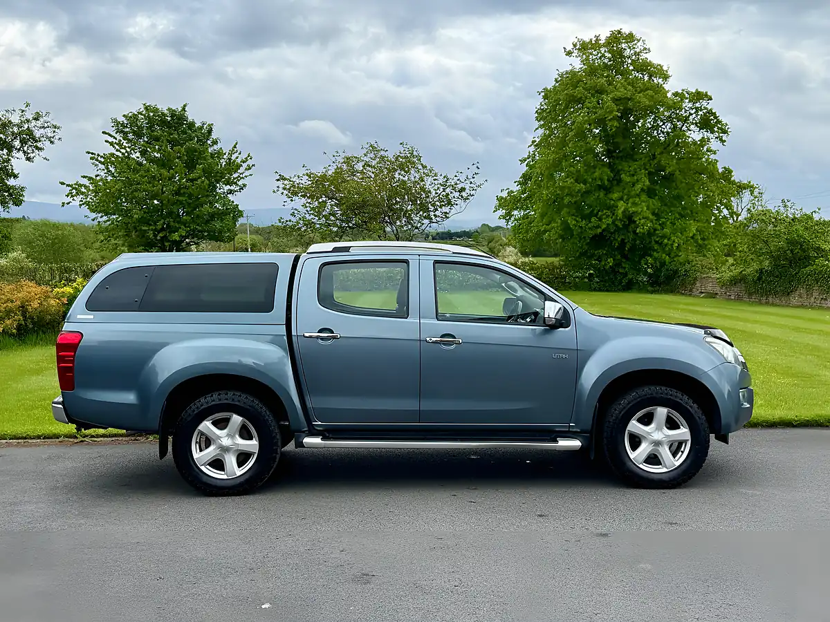 Used 2014 Isuzu D-Max Utah Grey - Interior and Exterior details 4