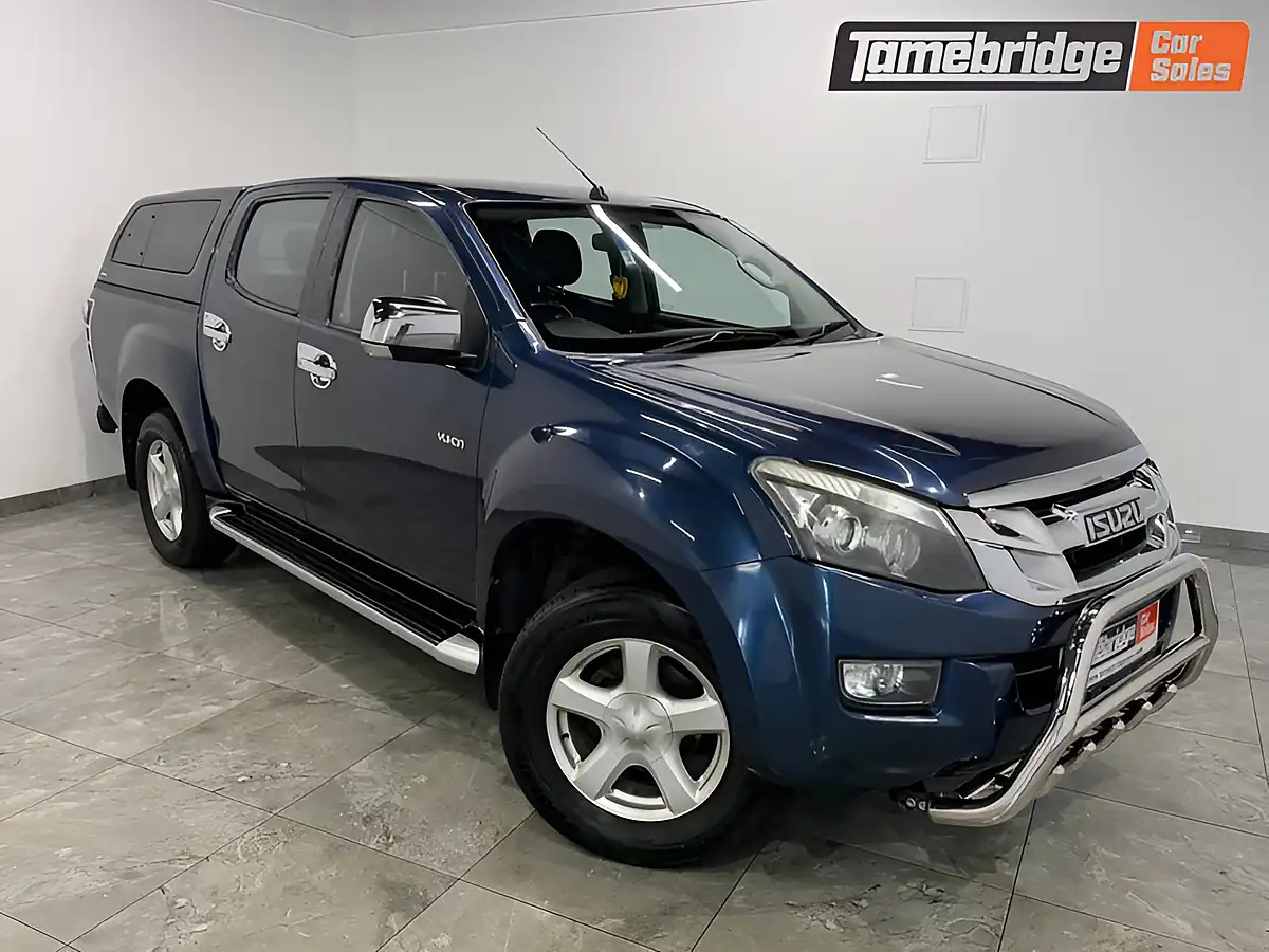 Used 2014 Isuzu D-Max Yukon Blue - Front View