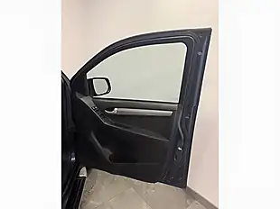 Used 2014 Isuzu D-Max Yukon Blue - Interior and Exterior details 13