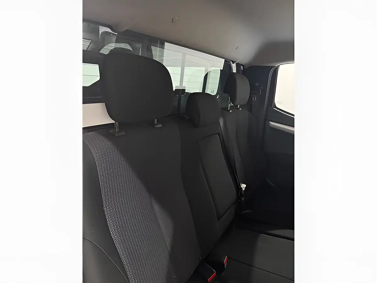 Used 2014 Isuzu D-Max Yukon Blue - Interior and Exterior details 14