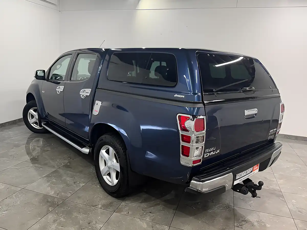 Used 2014 Isuzu D-Max Yukon Blue - Interior and Exterior details 4