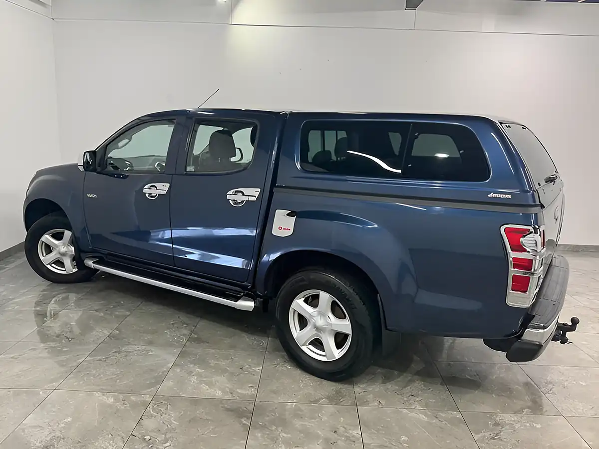 Used 2014 Isuzu D-Max Yukon Blue - Interior and Exterior details 5