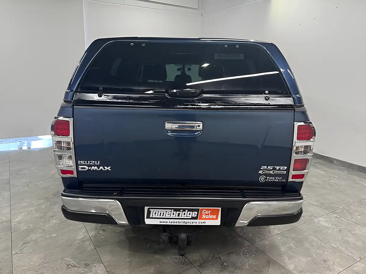 Used 2014 Isuzu D-Max Yukon Blue - Interior and Exterior details 6