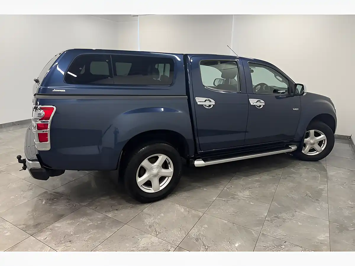 Used 2014 Isuzu D-Max Yukon Blue - Interior and Exterior details 7
