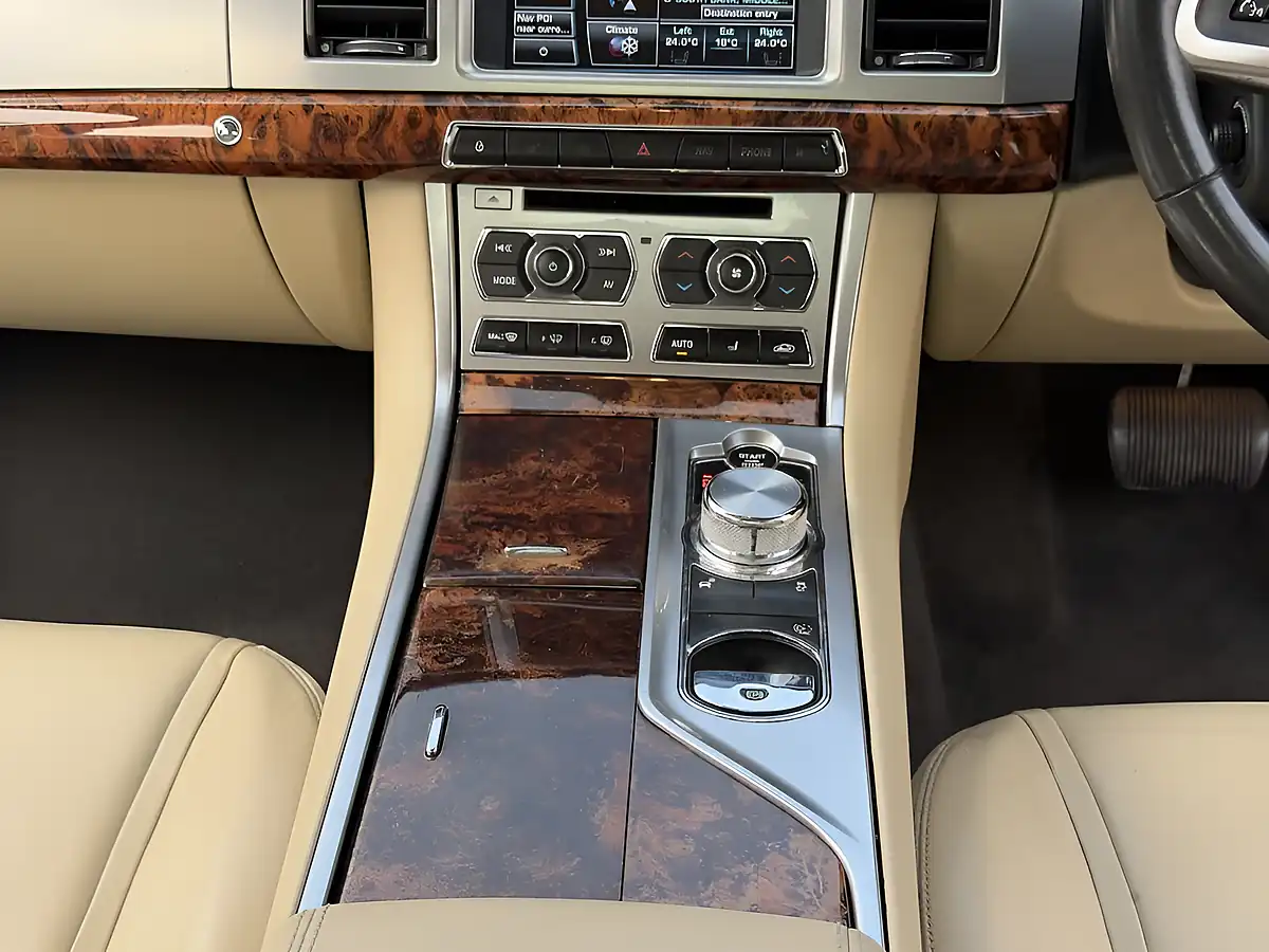Used 2014 Jaguar Xf Luxury Black - Interior and Exterior details 12