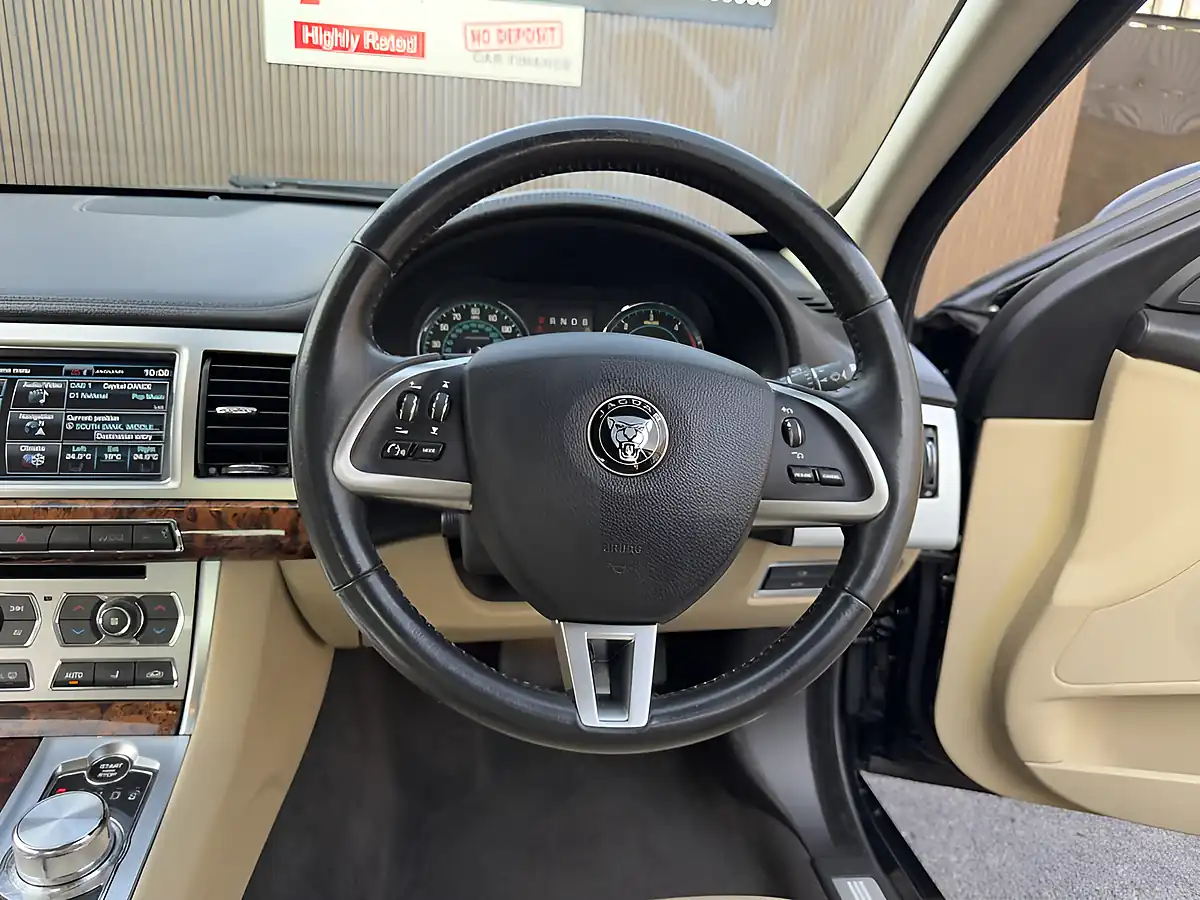 Used 2014 Jaguar Xf Luxury Black - Interior and Exterior details 13